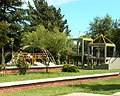Plaza de Carpintería con sus juegos para niños, parque y vegetación