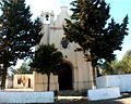 Iglesia con entorno arbolado en Luyaba